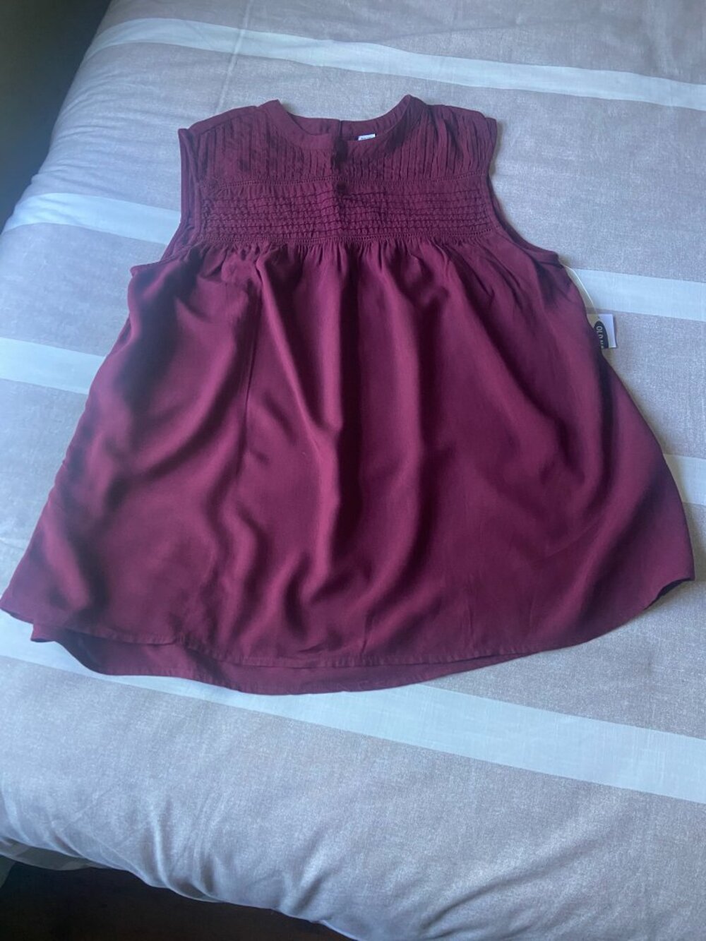 NWT Old Navy Burgundy Smocked Sleeveless Blouse Sz M